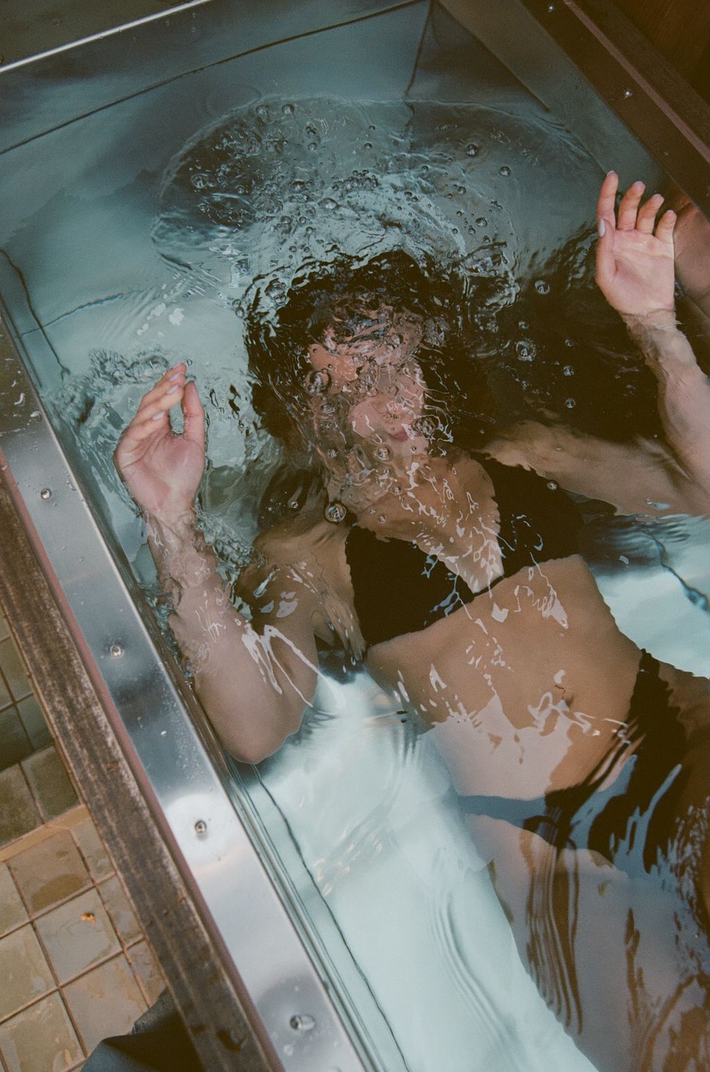 Guest submerged in the cold plunge